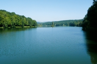 Jazero Dubník č.1, nádherná voda, ktorá v ostatnom období bola ťažko skúšaná povodňami.