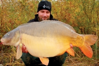 Kaliber 10 mm zabodoval - jeden z najkrajších kaprov, ktorého som kedy ulovil 21,8 kg jesenného šťastia.