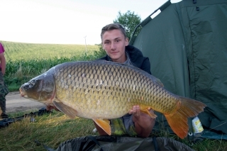 Matúš Beňo a najväčšia ryba pretekov 14 360 g.