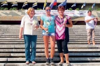 Zľava: Ing. M. Pethőóvá (3. miesto), M. Cibulková (1. miesto) a 
E. Cibulková (2. miesto).