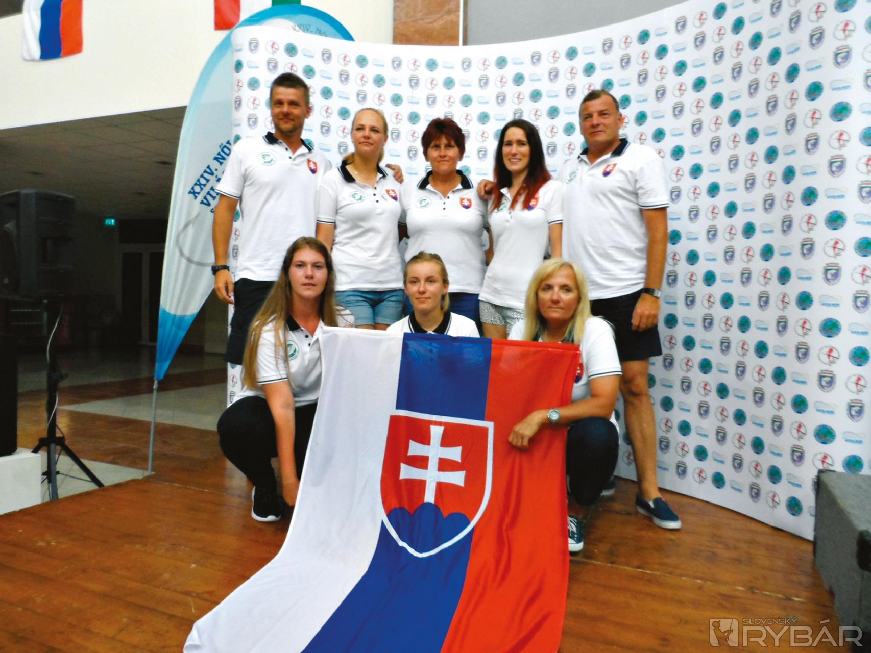 Reprezentačné družstvo zo Slovenska na MS so štátnym trénerom a jeho asistentom.