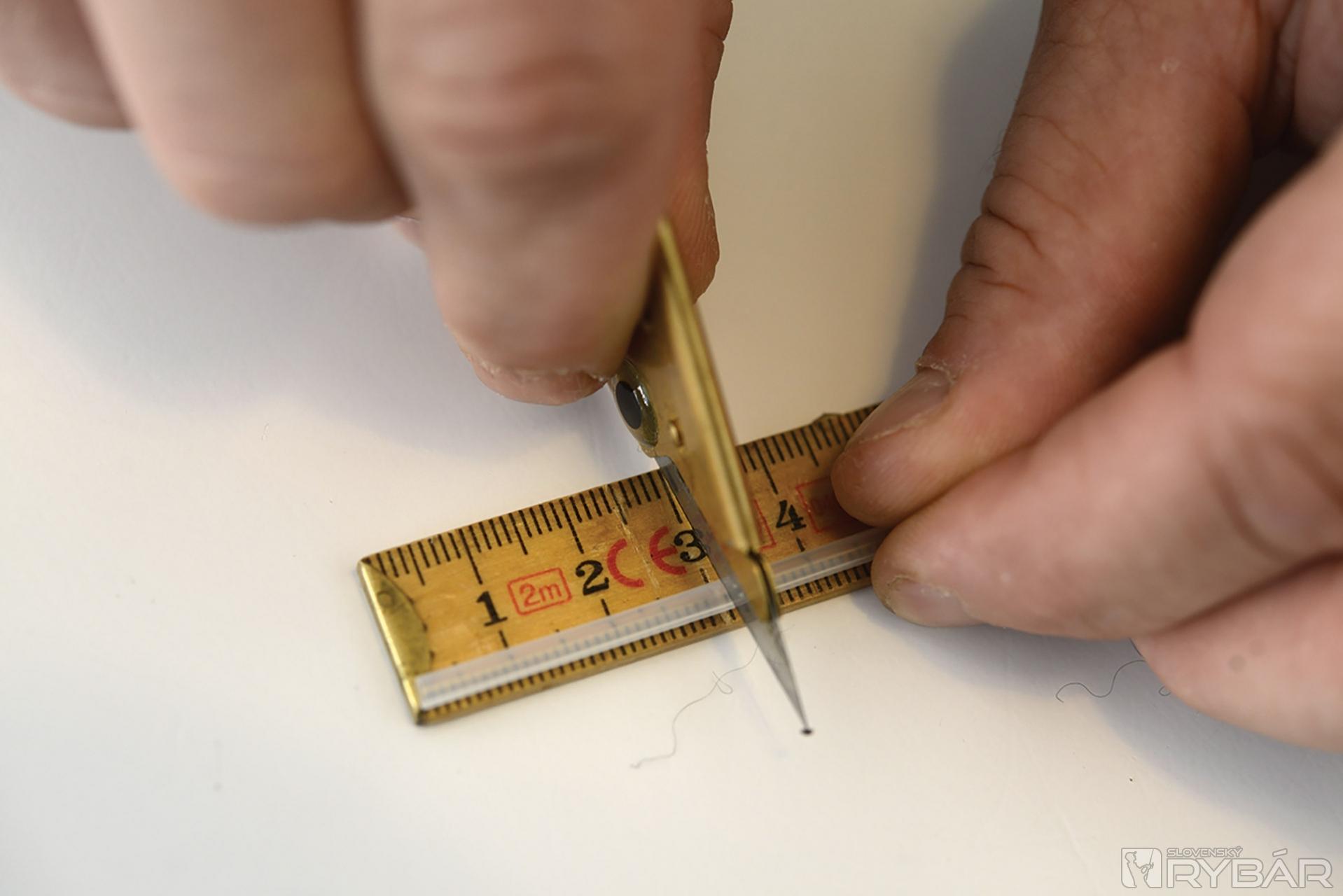1. Odrežte trubičku na požadovanú dĺžku – štandardne 30 milimetrov, ale používajú sa v rozmedzí 15 až 50 mm.