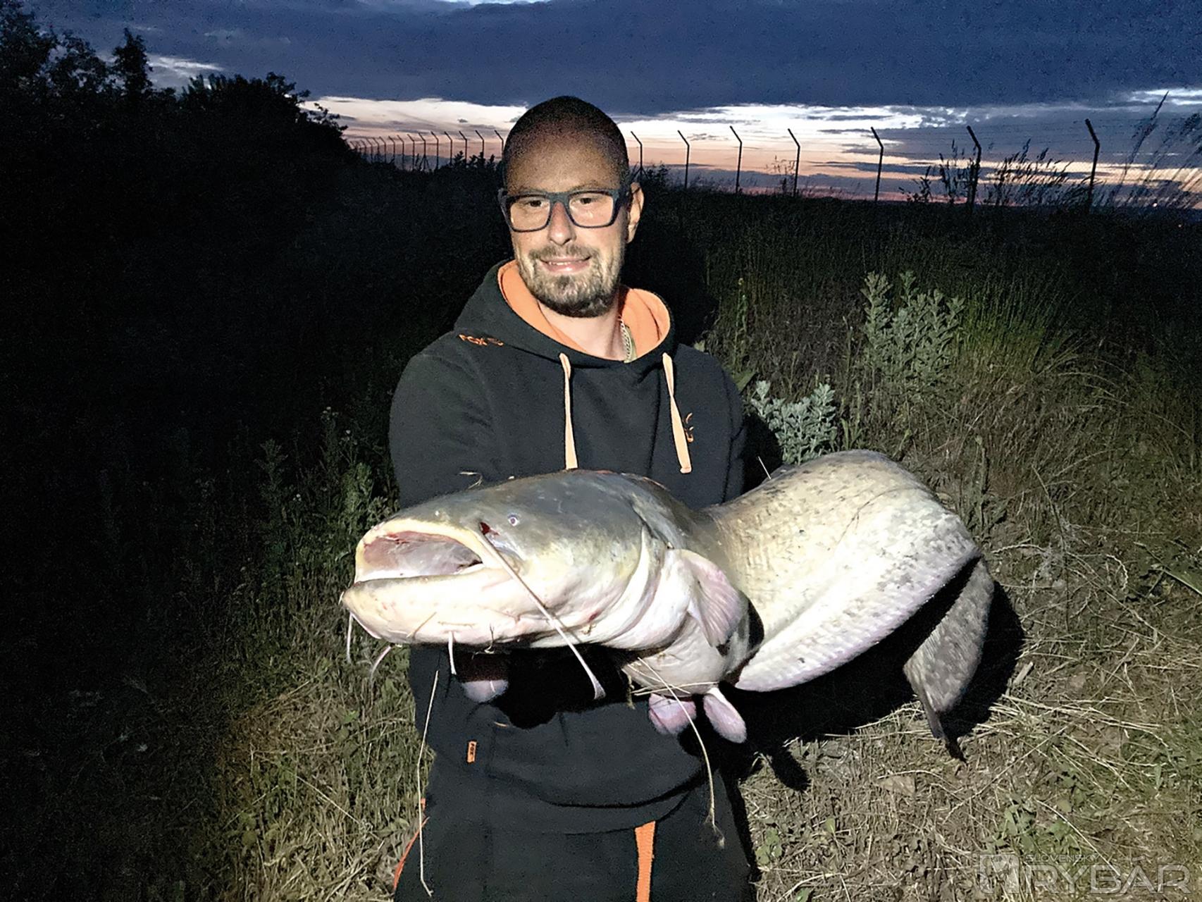 140 cm slizu.