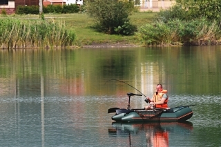 Parádny adrenalín je zdolávanie z člna.