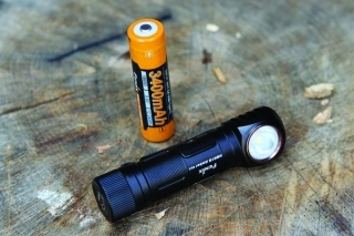 TEST - Dokonalá čelovka FENIX HM61R Amber V2.0 2