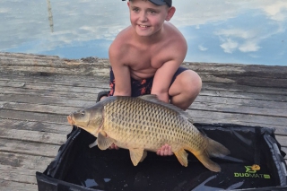 Miško a jeden z jeho krajších kaprov.