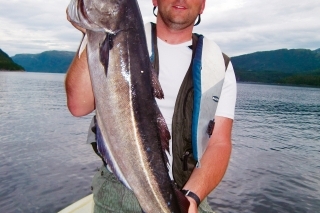 Peter a jeho 106 cm  treska tmavá.