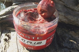 Pečeň-Scopex obalený v paste Acid Plum.