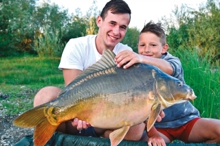 Mládež - budúcnosť Šíravy. Syn Samuel, kamoš Braňo - nádejní kaprári a krásny, mladý lysec. Chráňme tieto ryby.