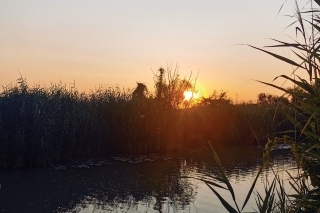 Výhľad na západ slnka z lovného miesta.