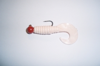 Twister Berkley biely s červeným alebo zlatým jigom.