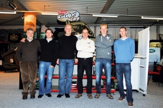 Spoločné foto. Zľava: Frans De Ceulaer, Martin Kubernát a Zdeněk Vaněk z českého Rybolovu, Pascal Grillot, Jan Mertens a Martin Babjak zo slovenského Riverlandu.