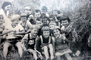 V obkľúčení MPM. Autor článku s vedierkom vľavo.