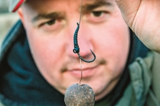 Selektívna montáž na nastraženie boilies veľkých priemerov.