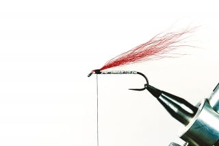 6. Pridáme červený 
Bucktail.