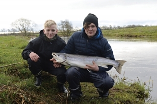 Typický losos prvého dňa sezóny. Pred niekoľkými rokmi bol divoký losos z rieky Skjern na pokraji vyhynutia.