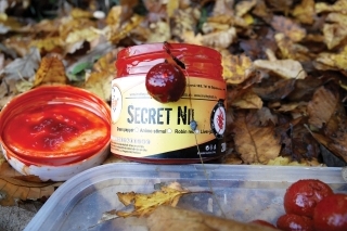Skutočnou bombou do chladnej vody je Secret Nil chilli od Imothepu, neskutočne páliva emulzia, ktorej neodolá žiadna veľká ryba. Jedno upozornenie, umývajte si po aplikácii ruky.