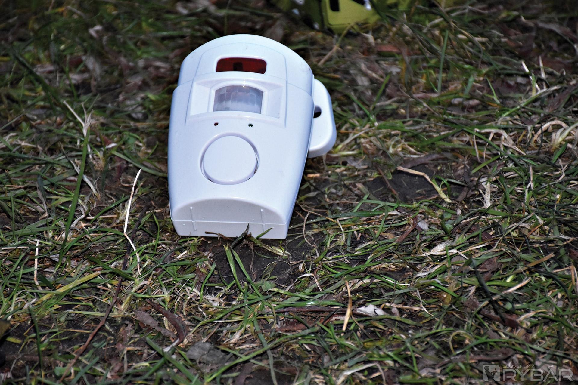 Jednoduchý, ale veľmi spoľahlivý alarm. Pred zlodejom by ste sa mali vždy chrániť.