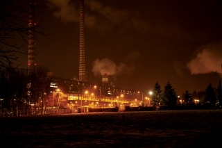 Elektráreň za naším chrbtom.