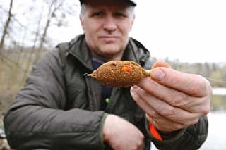 V stojatých vodách skvele funguje method krmítko.