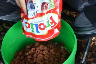 Psie granuly, napr. Frolic, jedna z najlepších zimných nástrah.