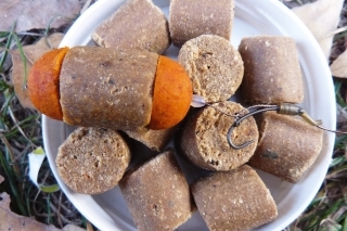 Kombinácia plávajúce boilies a 18 mm rozpustnej pelety Kill Krill by malo byť našou zbraňou na väčšie ryby.