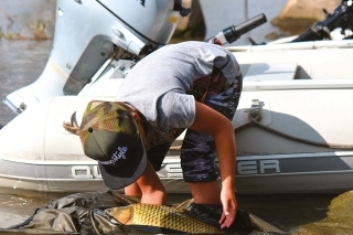 Svojho syna učím od malička vážiť si každú rybu.