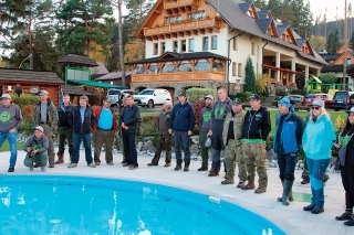 Najväčší úspech akcie má predvádzačka v bazéne. Je dobré vidieť novinky, ako a čo treba s nimi robiť. Sortiment noviniek predstavil Fred, hlavný vývojár a manažér Gunki.