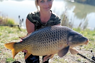 Navariť nedeľný obed a vybehnúť na chvíľu k vode sa odvďačilo 9,5 kg kaprom.