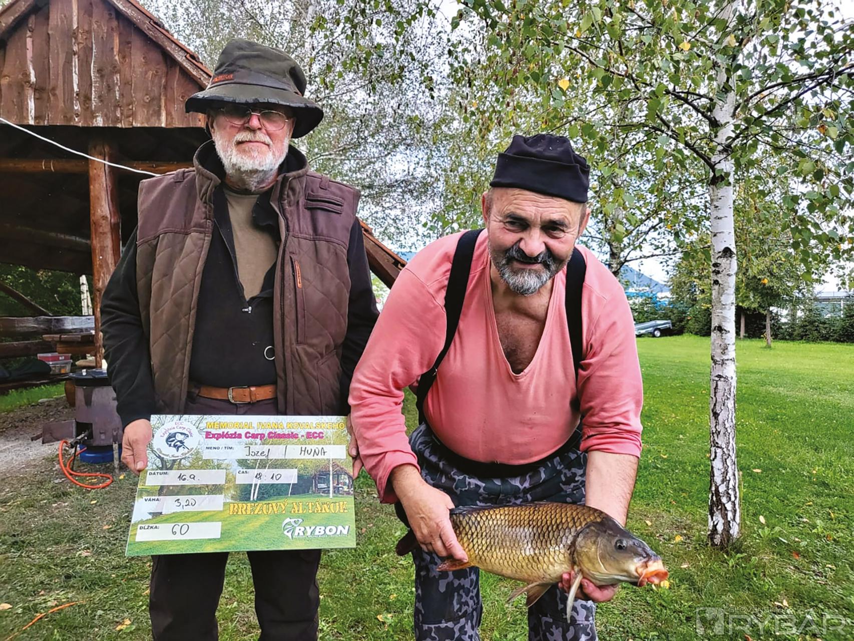 Naši „najmladší“ páni súťažiaci, zľava gróf Peter Gróf, jeden z posledných žijúcich ľudí
na Slovensku, čo majú titul gróf a vpravo Ing. Jozef Huňa z Huňa Tímu.