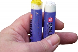 Značkovacie ceruzky je dostať v rôznych farbách.