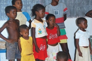 Madagaskarskí žiaci.