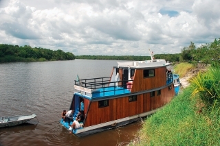 Materská - obytná loď Pescador.