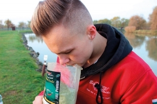 Používal som Full Protein s vysokým obsahom bielkovín a rybích múčok.