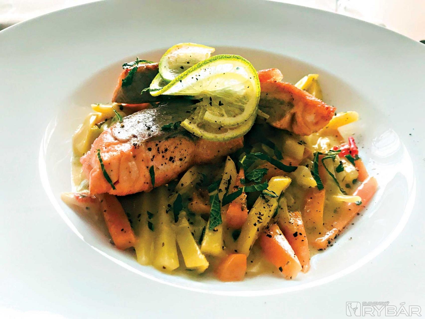 Recept: Grilovaný losos s kokosovým mliekom a zeleninou 1