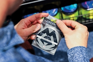 Novinkou sú aj šnúry Dreamline určené na UL - prívlač v priemeroch už od 0,035 mm, splietané zo štyroch vlákien a so špeciálne upraveným povrchom pre ďaleké hody a hladký a tichý chod šnúry.