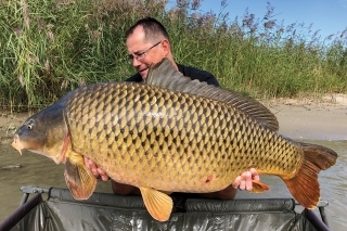 Bojovník z hlavného toku Dunaja 
ma dosť potrápil (22,3 kg) hlavne pri fotografovaní.