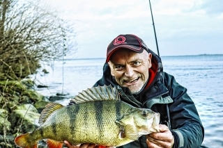 Dietmarov najväčší ostriež ulovený
z brehu. Meral úctyhodných 55 cm.