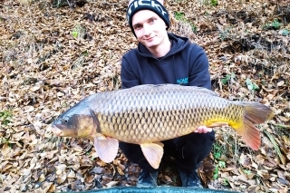 Keď sa mi z chladnej decembrovej vody vynoril takýto fešák, oči mi pretočilo ako v hracom automate.