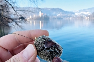 Prezentácia nástrahy pomocou 
PVA pančušky s malou úspešnou nástrahou, 12 mm   10 mm.