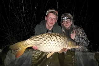 Na rybách je najdôležitejšie tráviť čas s dobrými priateľmi a parťákmi.
Duško takým určite je!