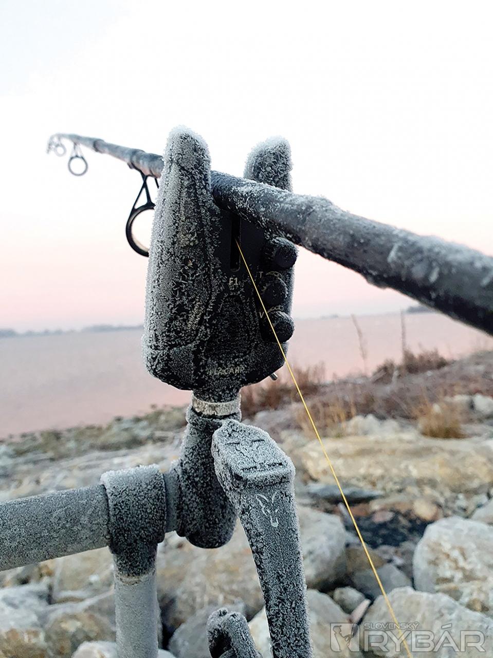 Mrazivá noc, počas ktorej 
bolo až -7 °C, otestovala moju výbavu. Pričom pred vyvážkou bolo treba najskôr povoliť cievky vlažnou vodou.