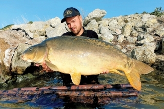 Prvá výprava na priehradu
a hneď lysec s hmotnosťou 19 kg.