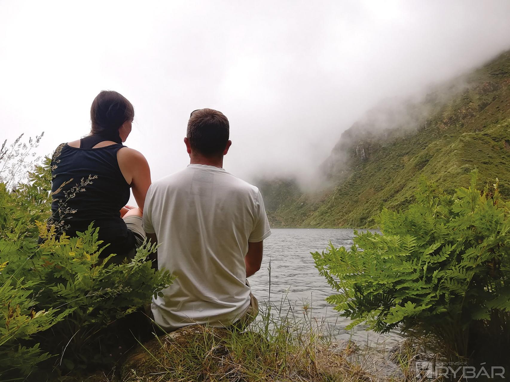 Desať minút mraky, desať minút dážď, desať minút slnka. Presne takéto počasie je typické pre Lagoa do Fogo.