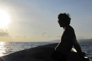 Takto si užíval relax pri trolingu Maťo. Na Bali prišli kvôli potápaniu. Po absolvovaní ponorov na Bali prišli s Peťom na Lembongan a tu sme sa venovali turistike a rybárčeniu.