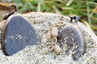 Olovo môže tiež vyľakať ryby; prispôsobte jeho odtieň farbe dna.