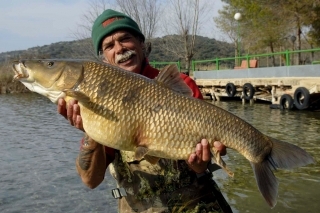 Peter Staggs s jednou z gigantický mrien.(foto P. Staggs)