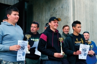 Vyhodnotenie U18 zľava: Marian Tomášik - 3. miesto, Martin Lipka - riaditeľ pretekov, David Kopinec - 1. miesto, Ľuboš Javor - tajomník SRZ, Michael Gašpar 3. miesto, Igor Mišech, viceprezident Rady SRZ.