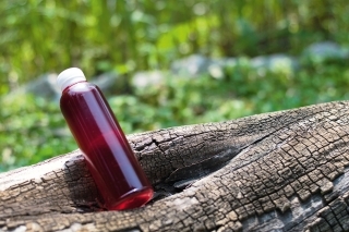Zástupcom sladkých tekutých posilňovačov je 250 ml balenie s jahodovou príchuťou.