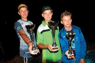 Najlepší pretekári do 15 rokov. Zľava: Timotej Minárik, 
Benjamín Dolnák, Tomáš Jakubček.